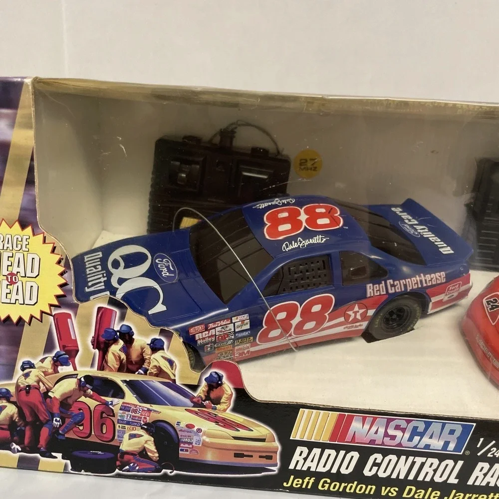 Vintage 1997 NASCAR Toy Biz 1/24 RC Racers Jeff Gordon vs Dale Jarrett 57090